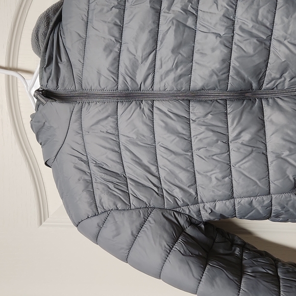 Youth L Cat and Jack hooded puffer - Picture 2 of 12